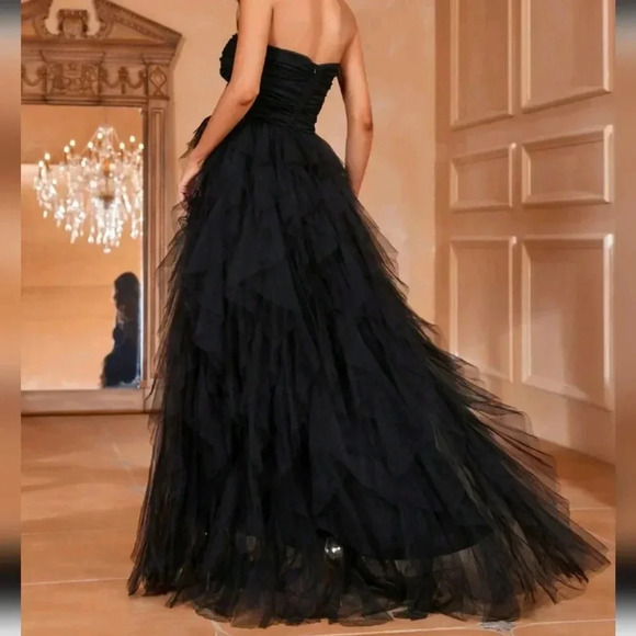 Contrast Mesh Tube Wedding Dress Without Veil - Picture 2 of 4